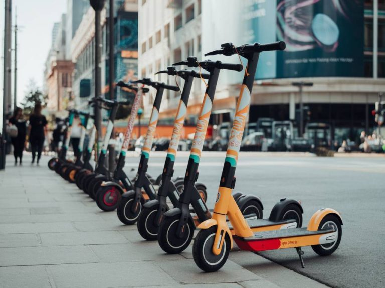 « Les scooters électriques en libre-service : quel impact sur la mobilité urbaine ? »